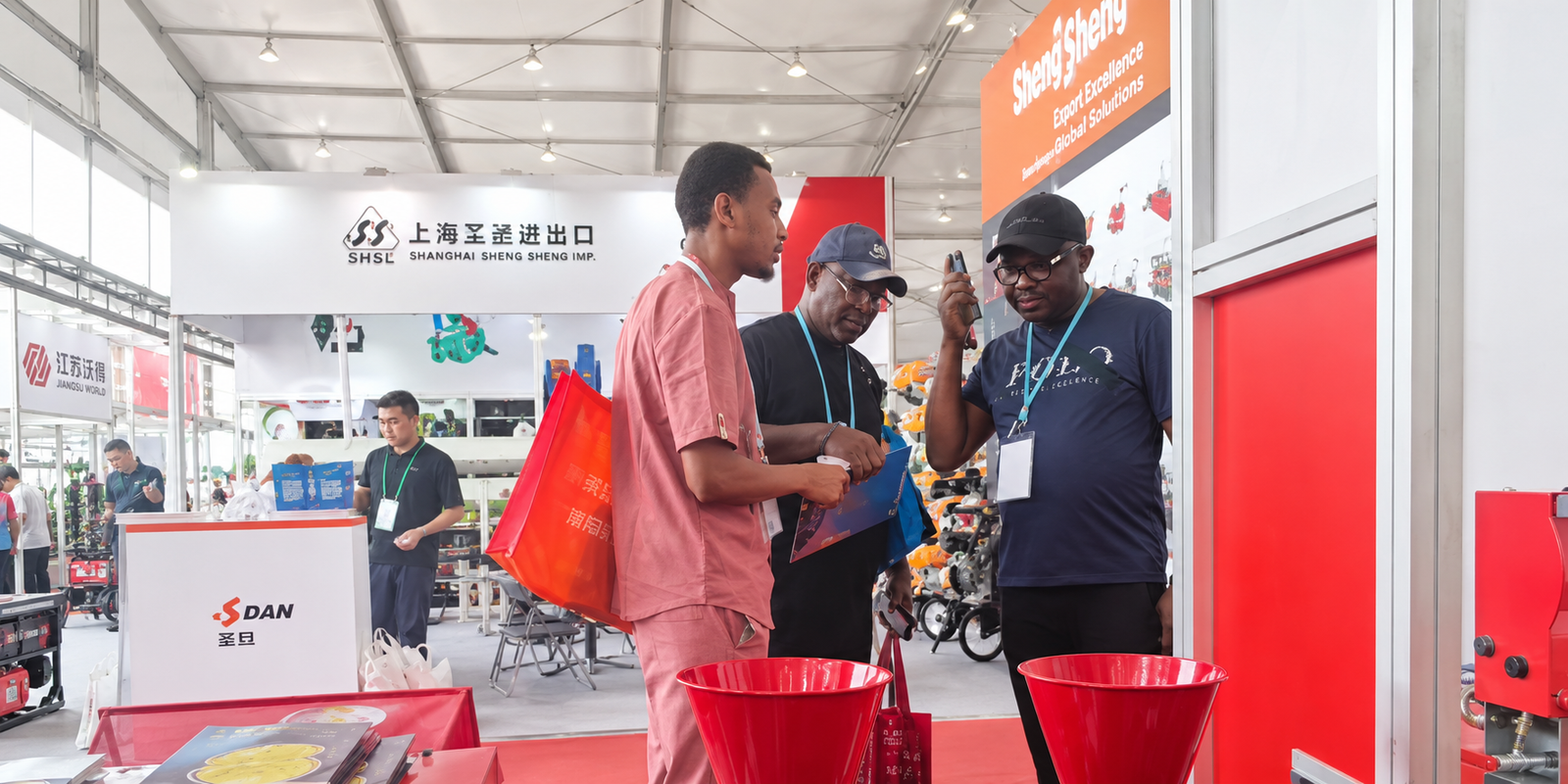 Customer from Nigeria visited GoldenGain factory